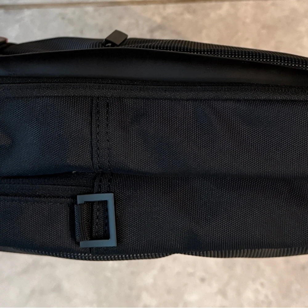 N/A sleek black